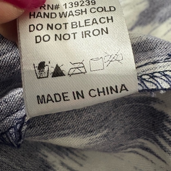 Pomander Place by Tuckernuck, Navy/White Ikat Mini, V Collar, Shirred Wrist. - Picture 7 of 14